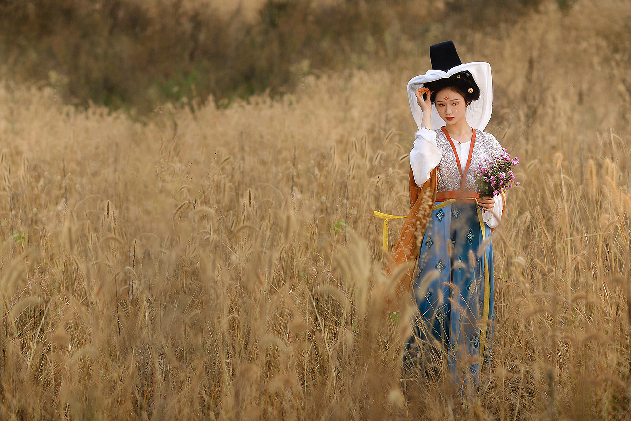 冬日荻花芦苇复原唐风汉服写真