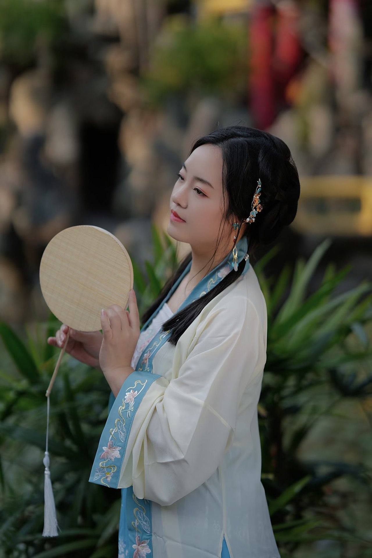 温山软水,繁星万千,不及你眉眼半分