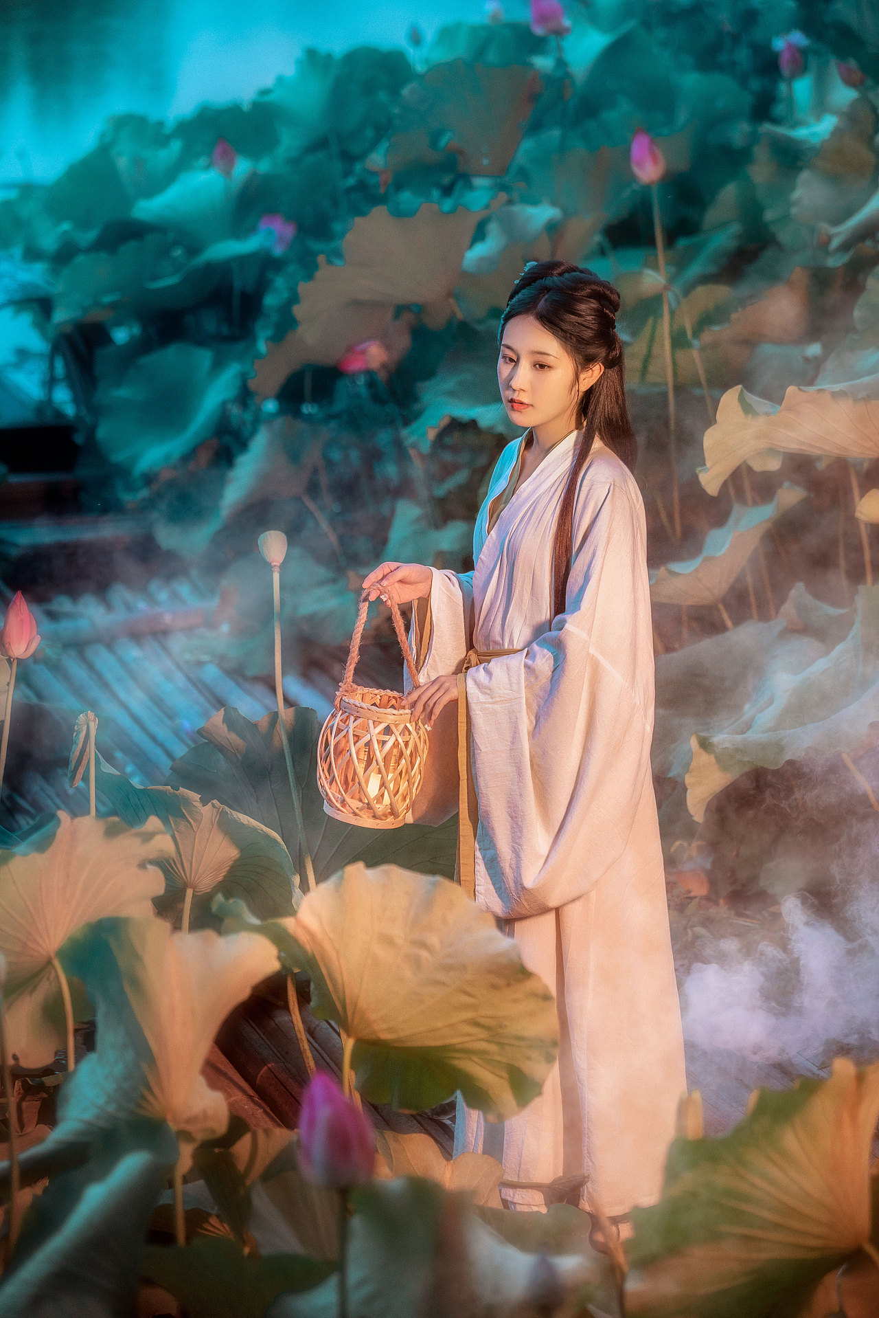 误入藕花深处（图ZMzE1MTM4MjI0） - 人像摄影 - 站酷设计师糊涂仙人LEO原创素材 - 站酷ZCOOL
