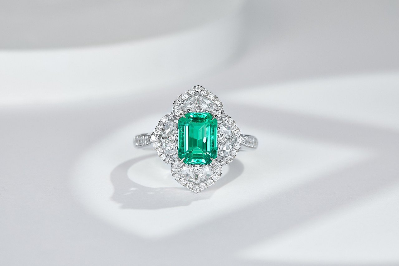 白色十字光效场景