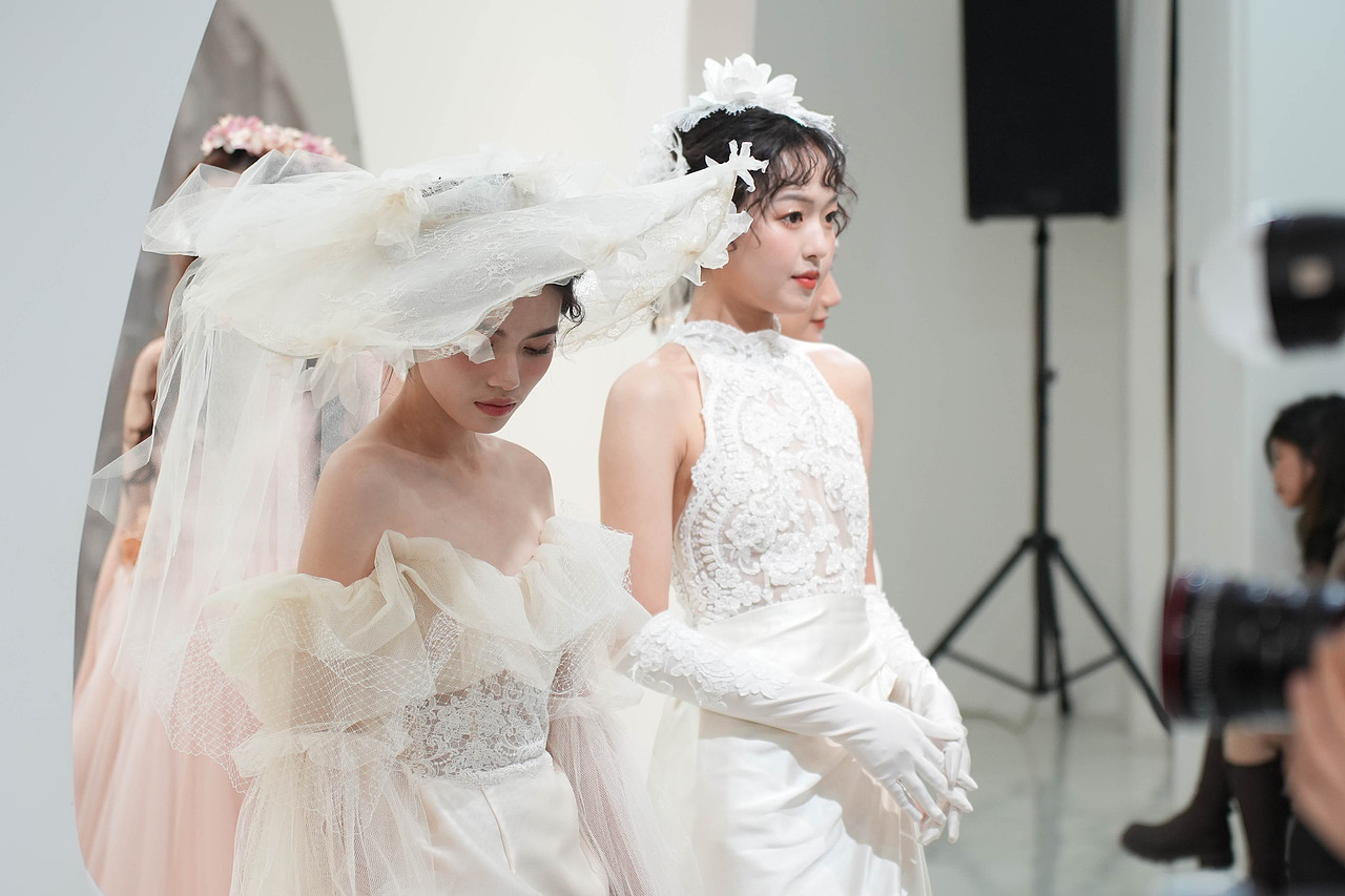 厦门婚纱｜Re」芮慕小众婚纱秀（2）（图ZMzY1MjQ4Nzky） - 时尚/艺术摄影 - 站酷设计师小张爱吃沙茶面原创素材 - 站酷ZCOOL