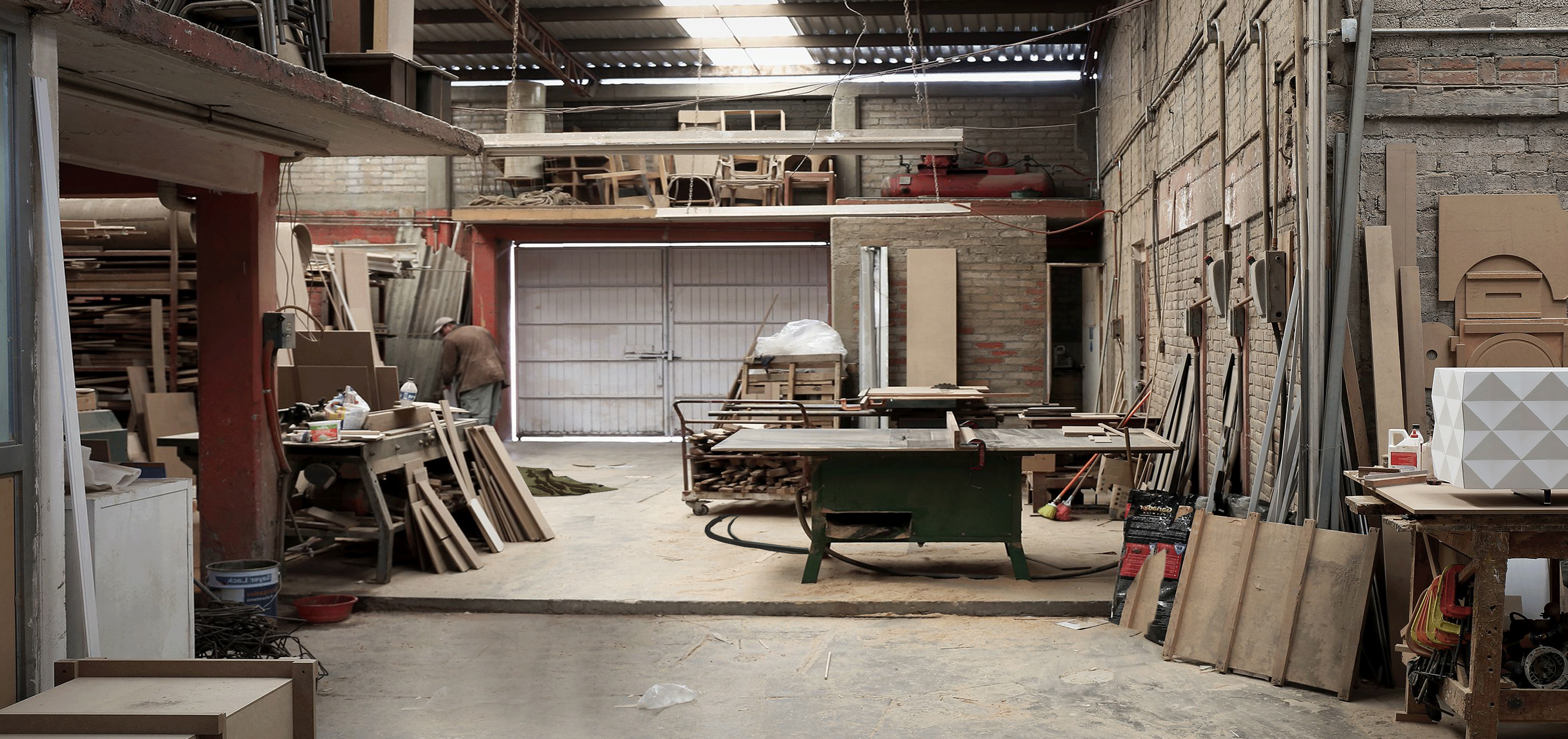 灯光下的工作室