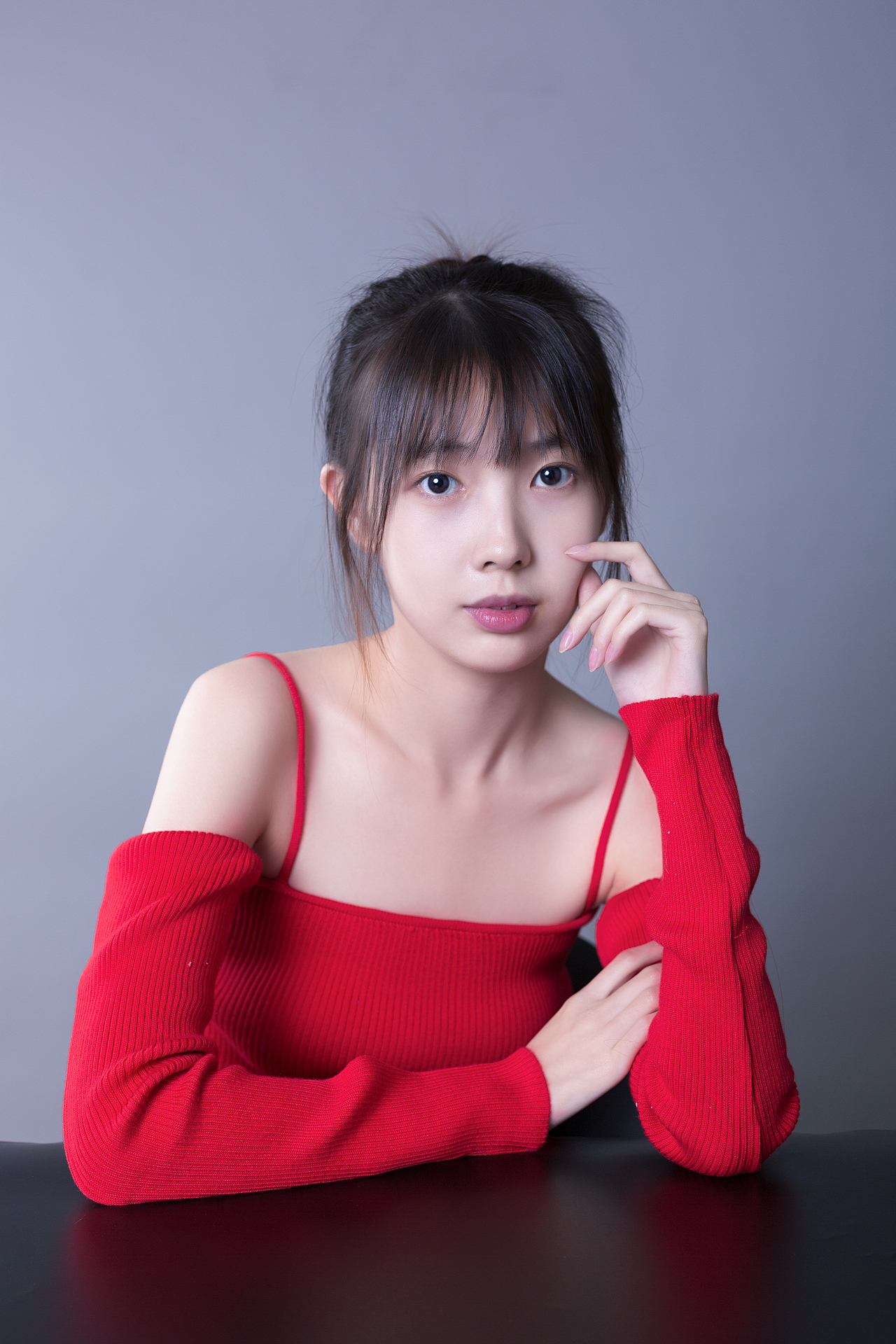 红色毛衣肖像写真（图ZMzU0MjcwMzcy） - 人像摄影 - 站酷设计师习文练武好少年原创素材 - 站酷ZCOOL