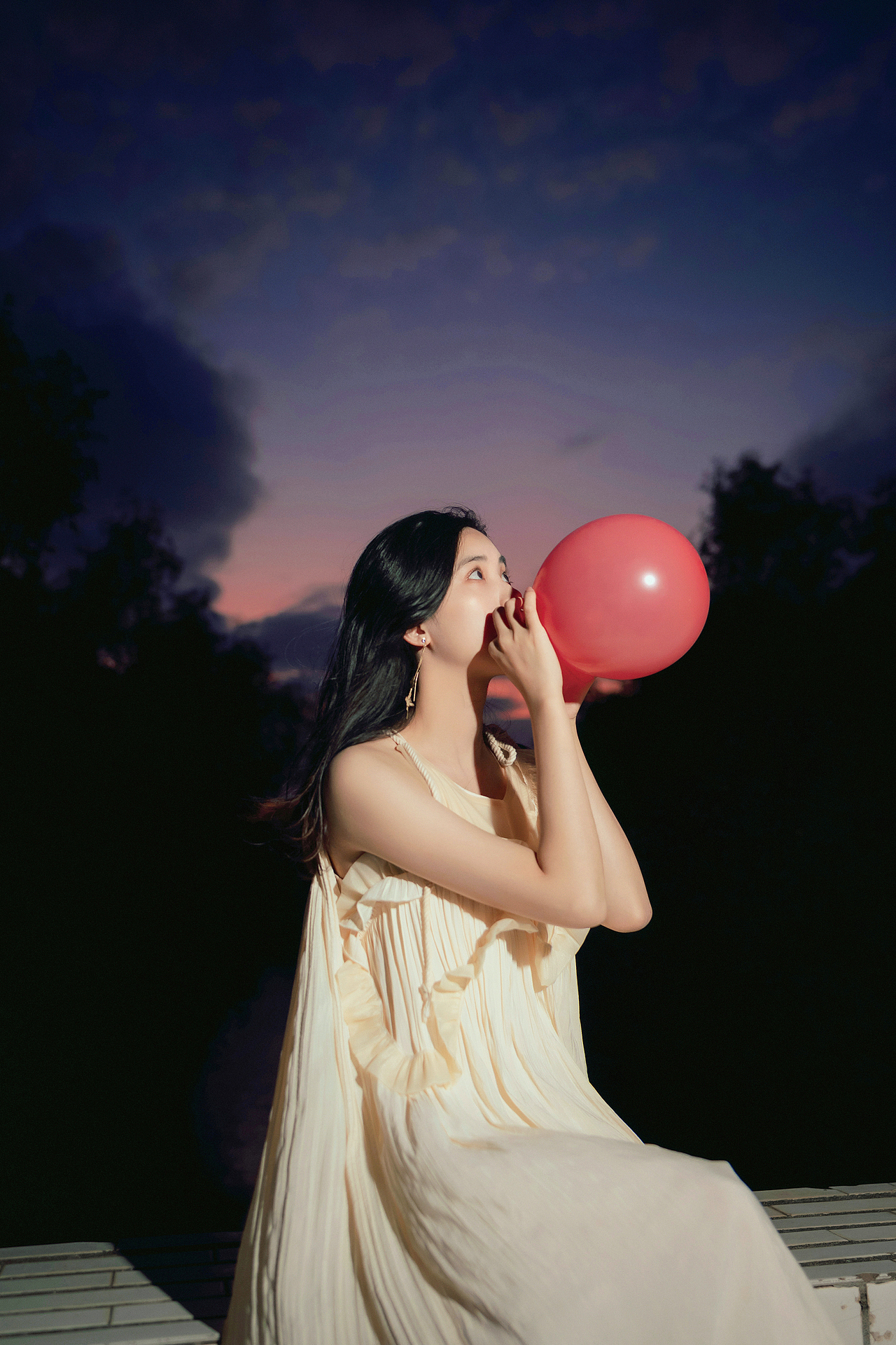 漂亮女孩和气球