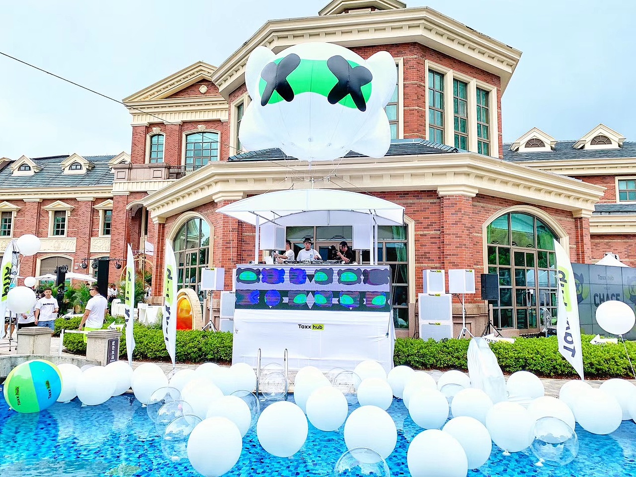 TAXXHUB 夏日泳池派对视觉设计