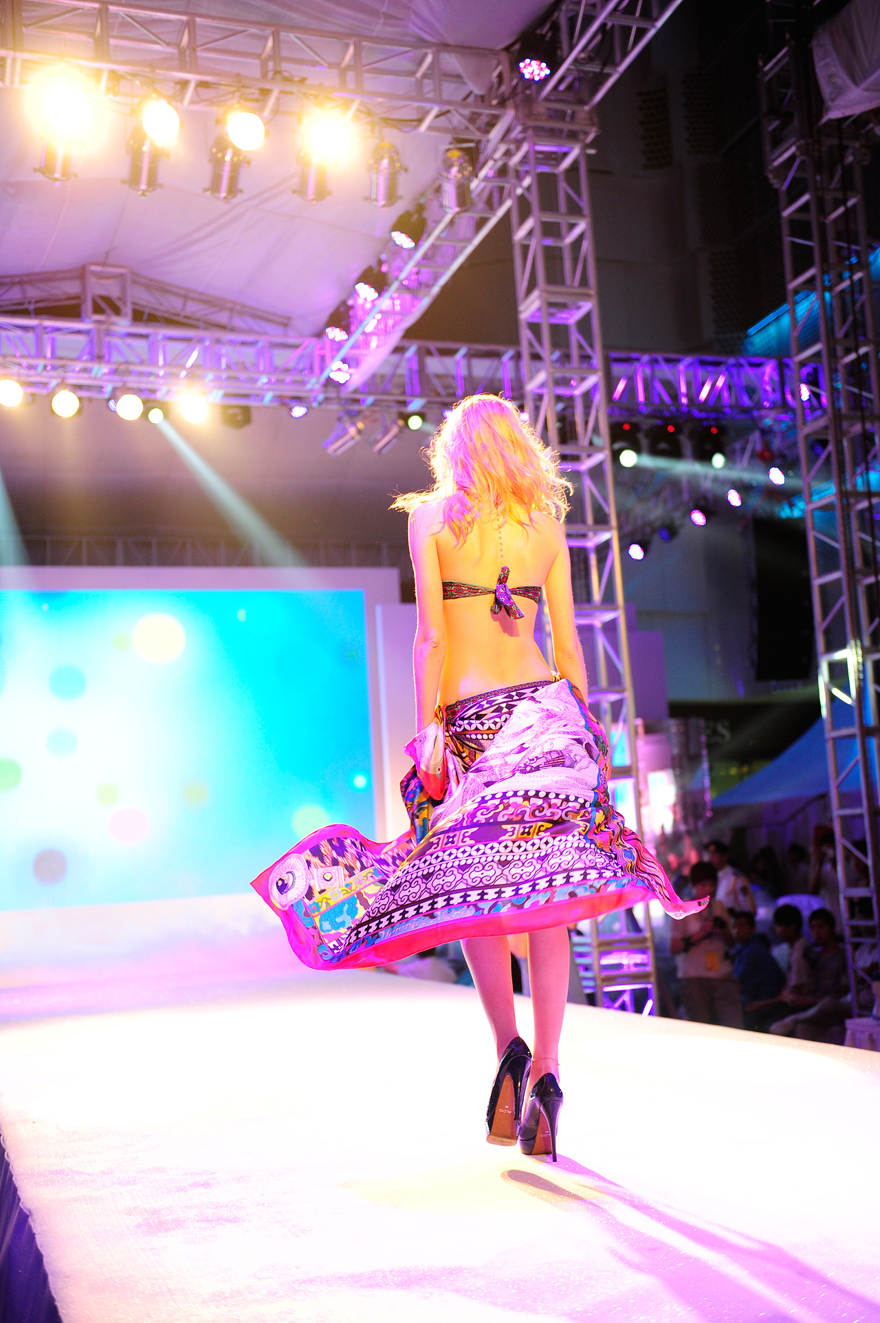 蚌埠万达广场&奢华维秘 时尚盛典（图ZMTAyMzQ1MTI=） - 人像摄影 - 站酷设计师捌零映像原创素材 - 站酷ZCOOL