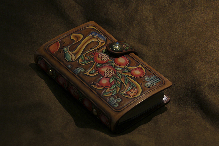 亲情&家 / 手工皮雕本（图ZMzU1MDg0MjQ=） - 工艺品设计 - 站酷设计师品成PINCHIN原创素材 - 站酷ZCOOL