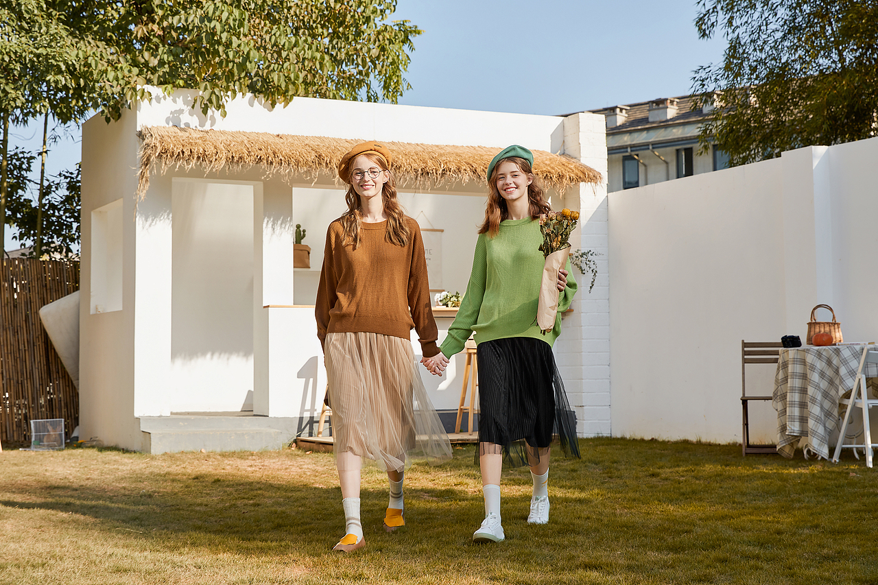 草地和阳光，外景女装拍摄（图ZMTgyMzI3NTI4） - 人像摄影 - 站酷设计师WaiTinG0417原创素材 - 站酷ZCOOL