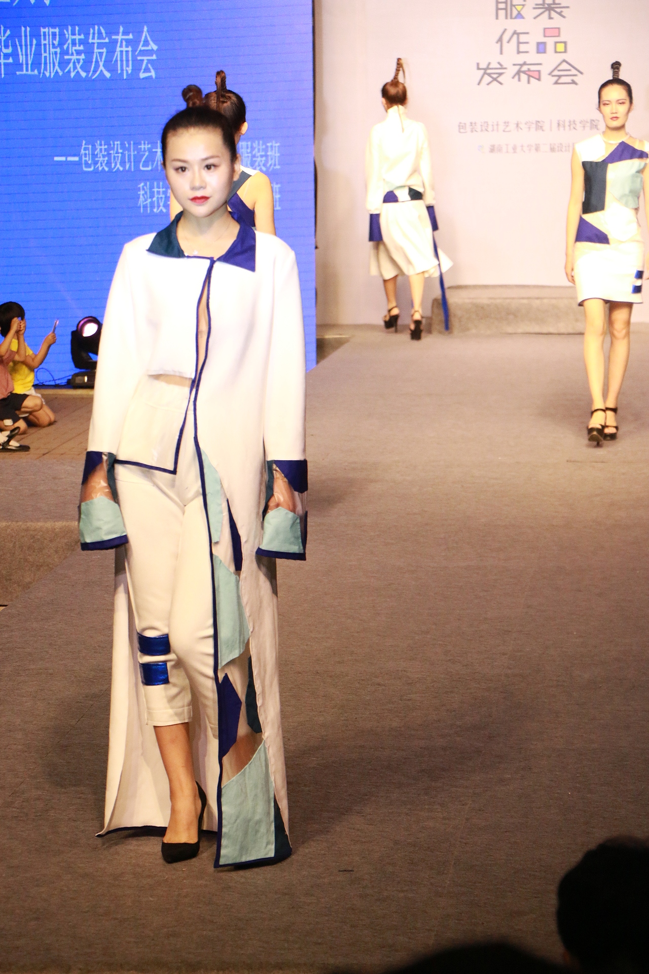 #2018毕业展#湖南工业大学2018届毕业服装作品发布会（图ZMTE4MzA4NDU2） - 人文/纪实摄影 - 站酷设计师梁小样原创素材 - 站酷ZCOOL