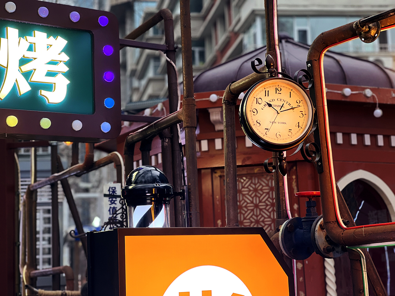 乌鲁木齐和平都会夜市围挡设计