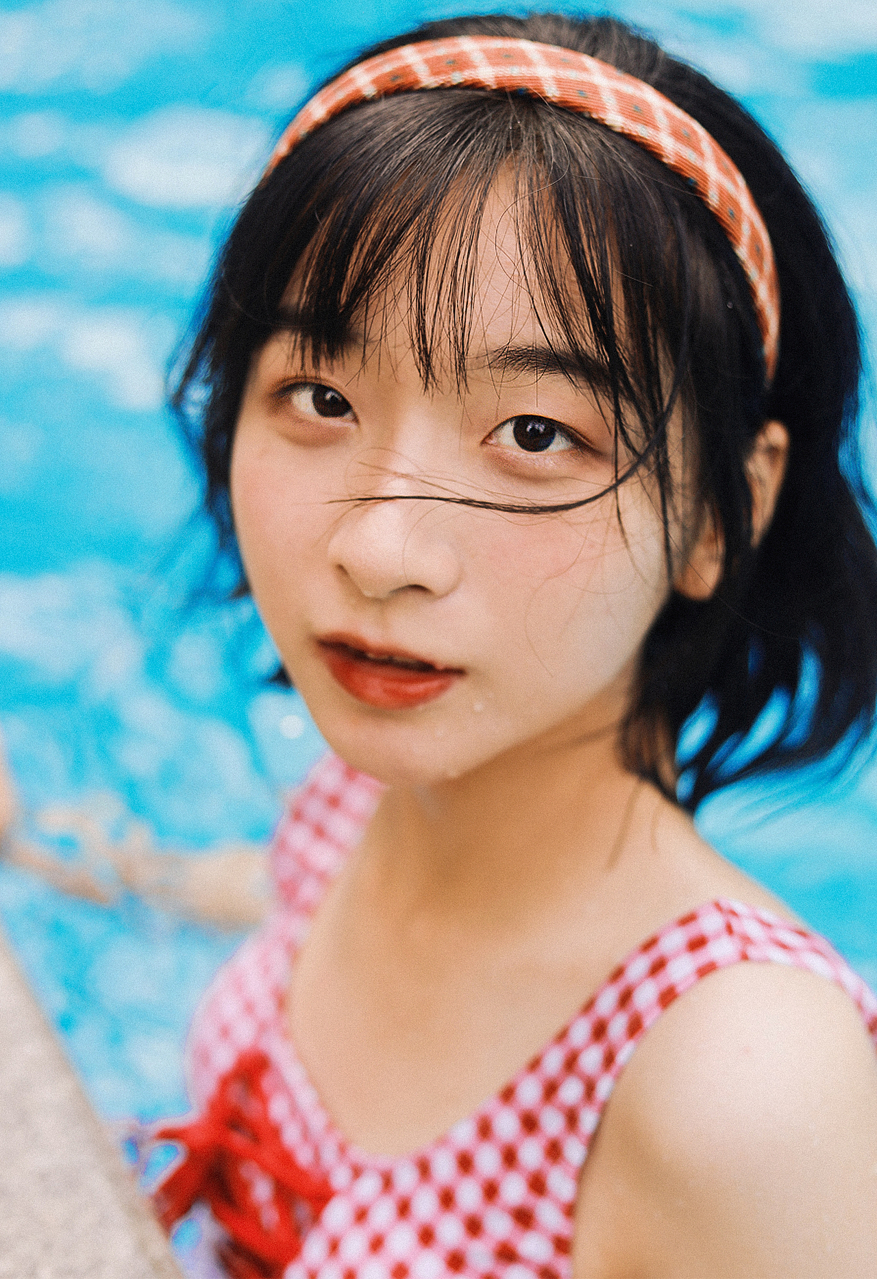 夏日晚风 日系复古少女泳池写真