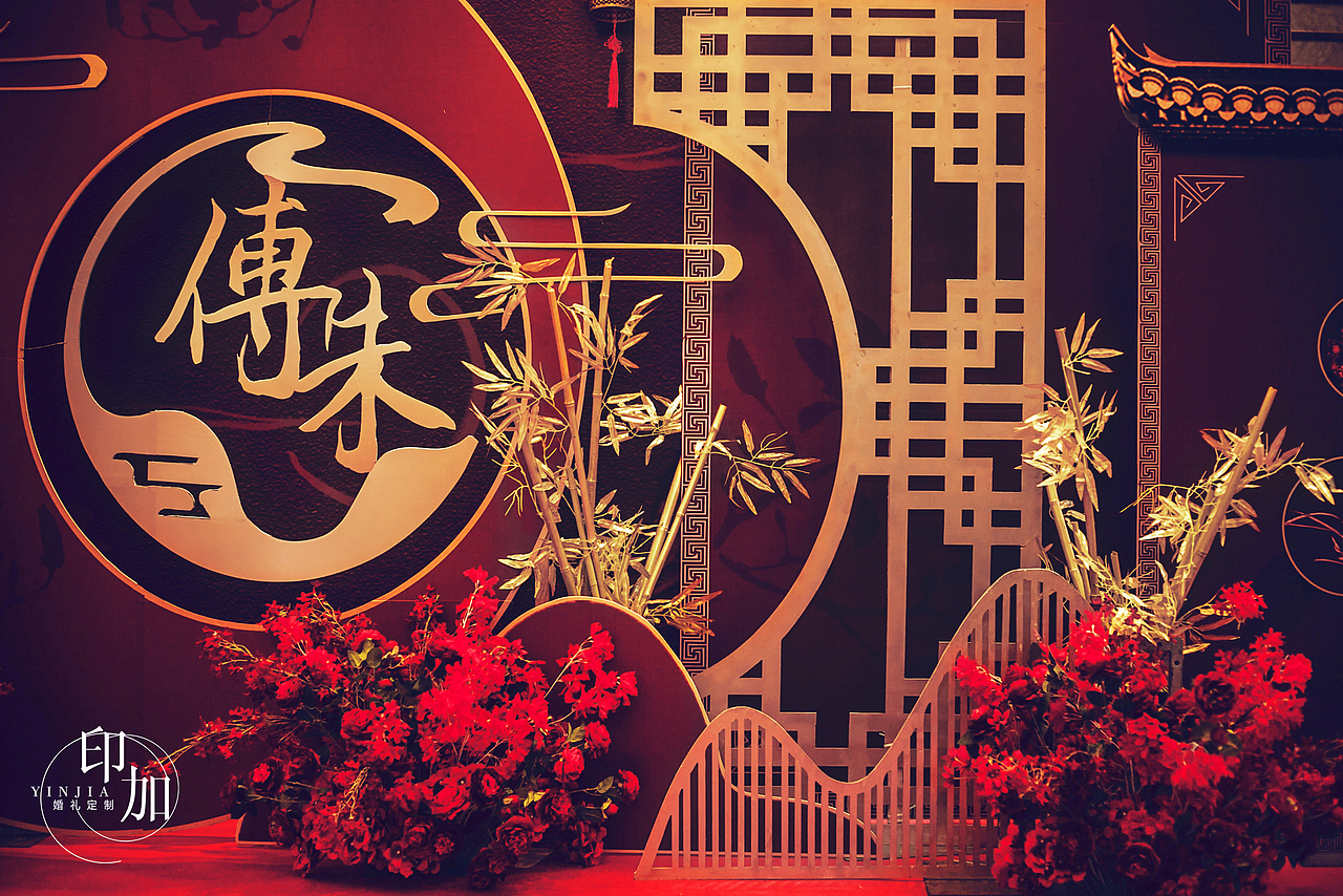 凤冠霞帔 新中式婚礼舞台吊顶