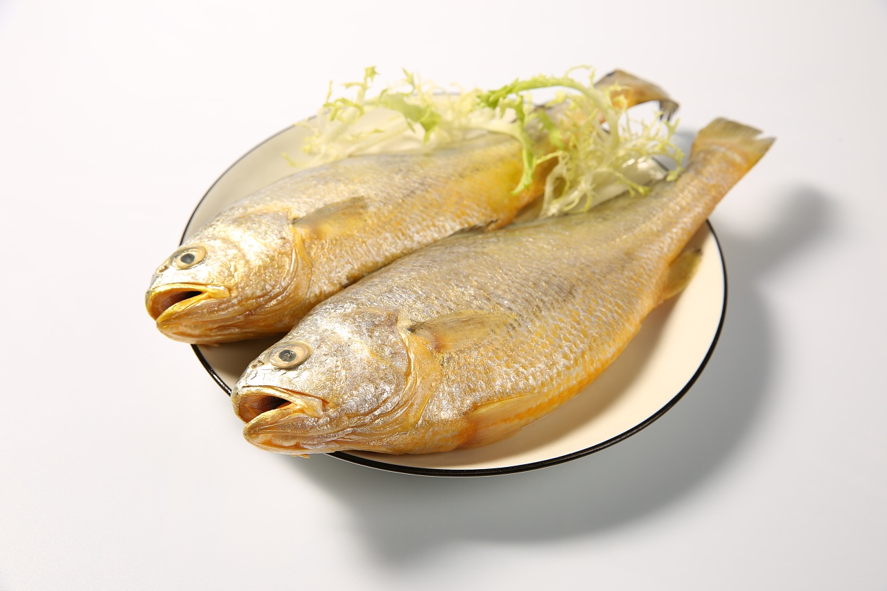 【香煎小黄鱼】不用油炸，在家也能做出皮香骨脆的小黄鱼！ - 哔哩哔哩