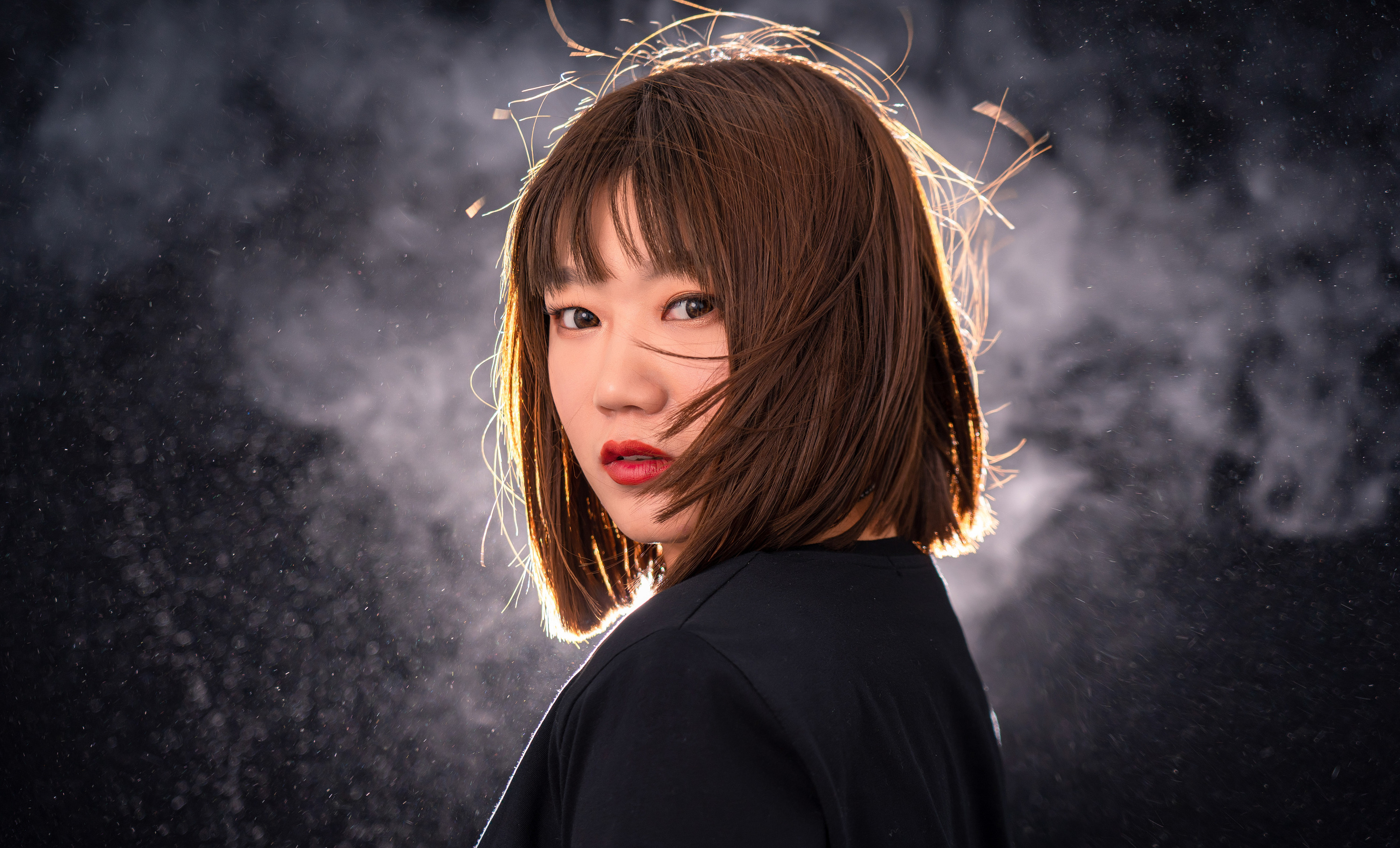 灯光下的跳跃|摄影|人像摄影|nnnine - 原创作品 - 站酷 (zcool)