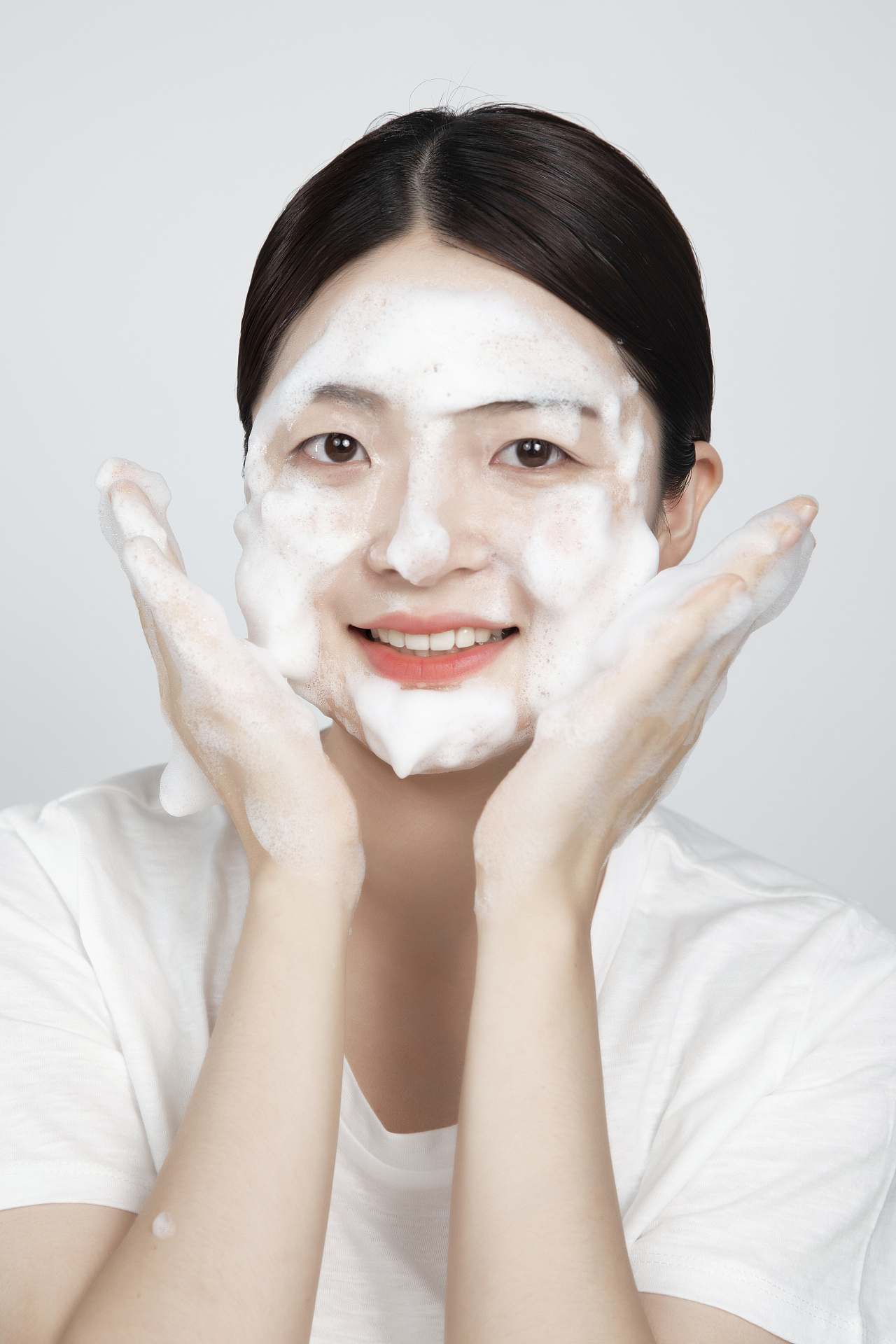 洗面奶*模特图|摄影|产品摄影|项珍琪 - 原创作品 - 站酷 (zcool)