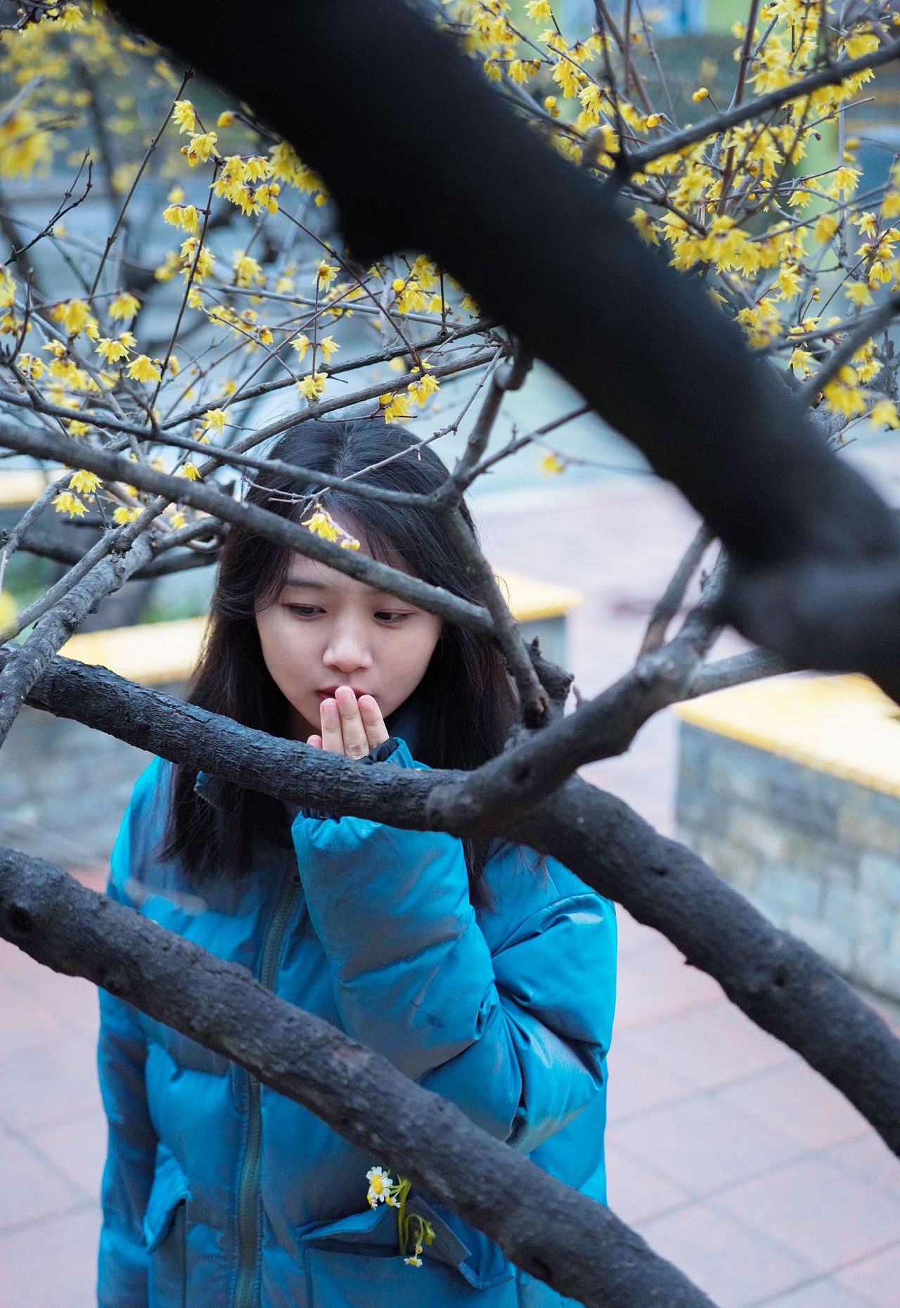 第一场春雨🌧️（图ZMzMwNjQzNjI0） - 人像摄影 - 站酷设计师寒塘Y原创素材 - 站酷ZCOOL