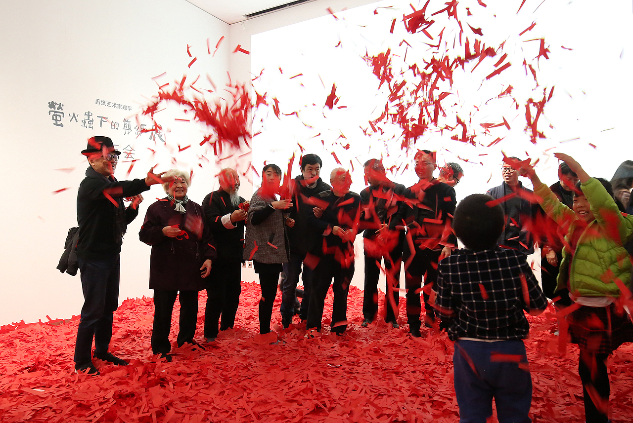 萤火虫下的剪纸展 北京站（图ZMTA0MzcyMjI4） - 其他手工艺 - 站酷设计师不是美术馆原创素材 - 站酷ZCOOL