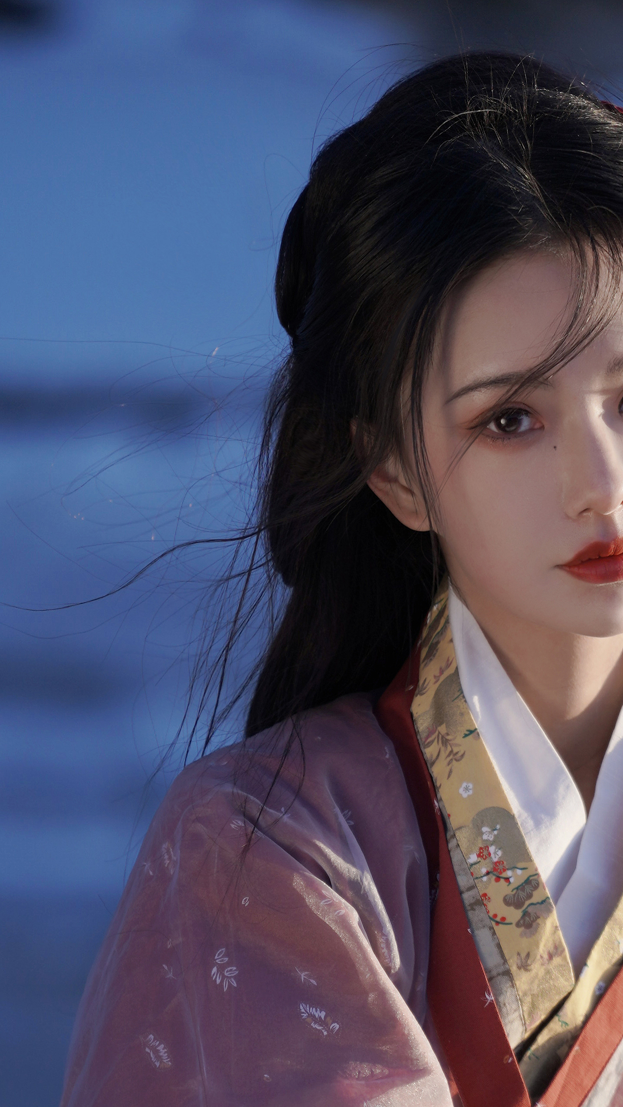 月色与雪色之间,你是第三种绝色