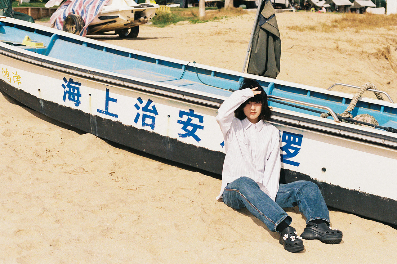 阴天 海边和她（图ZMjkyMTg4MDY4） - 人像摄影 - 站酷设计师一屋桉园原创素材 - 站酷ZCOOL