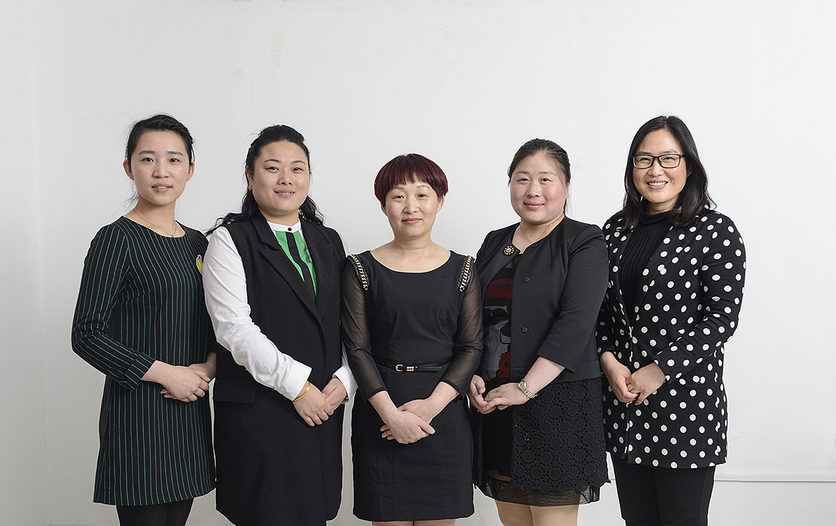 【企业形象摄影】—— 郑州商贸公司拍摄（图ZMjg5NzIyMDQ4） - 人像摄影 - 站酷设计师郑州呈美大合影原创素材 - 站酷ZCOOL