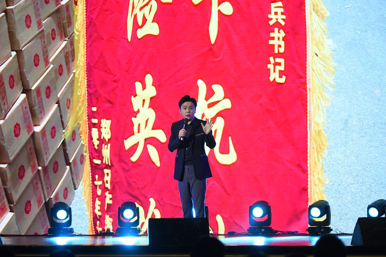 喷火鱼×湖南大学丨2019年红枫大学生记者节全案分享（图ZMjExMDIxNzgw） - 展陈设计 - 站酷设计师别惹喷火鱼原创素材 - 站酷ZCOOL