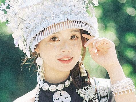 “赶尸和下蛊，总要学一个吧”｜苗疆少女写真