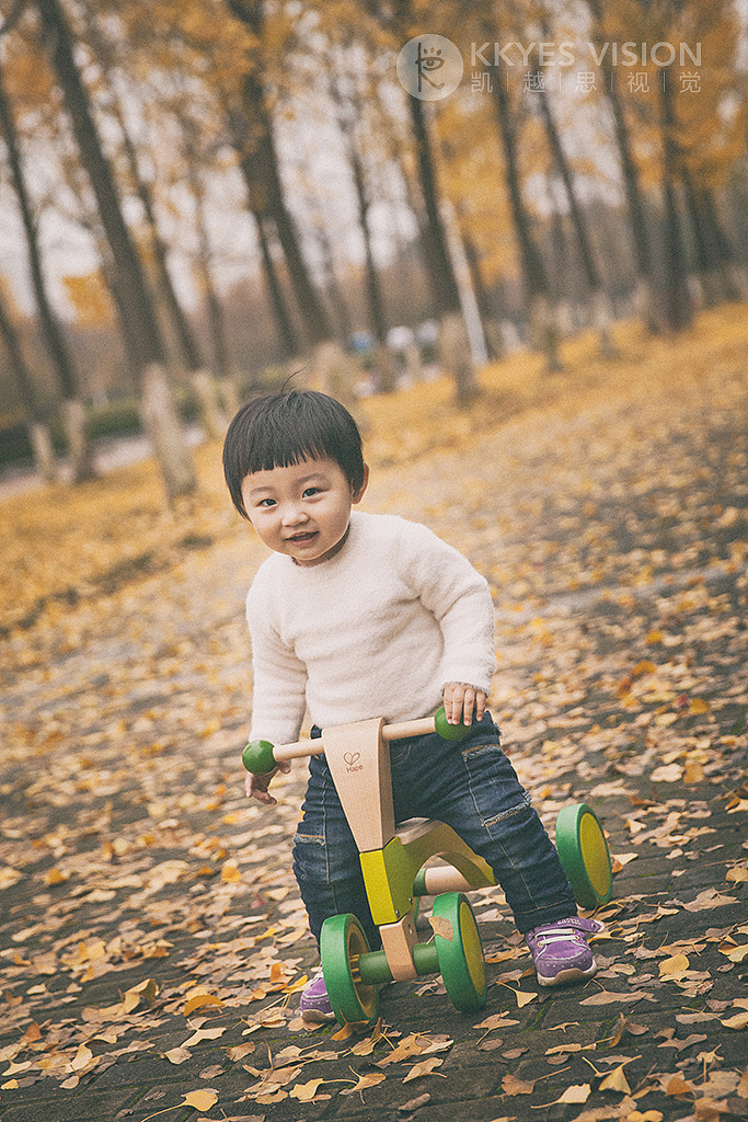 秋天的尾巴（图ZNjM5NzUyMDA=） - 人像摄影 - 站酷设计师金光高照商业摄影原创素材 - 站酷ZCOOL