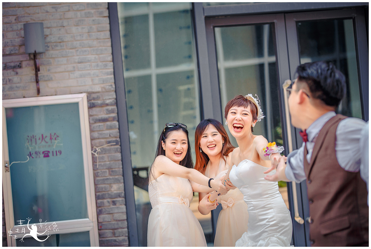 青蛙摄影婚礼拍摄-逗逼是你逗逼!