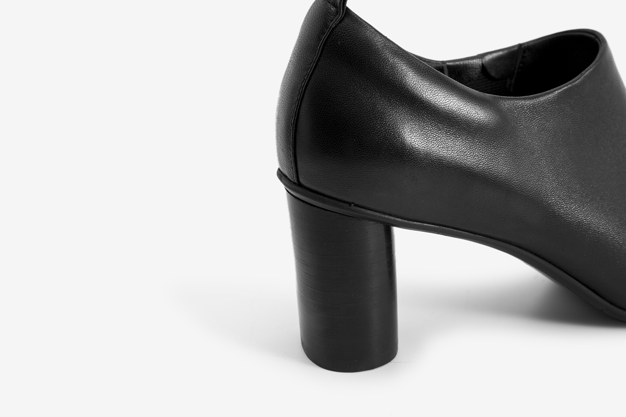 黑白圆跟方头皮鞋