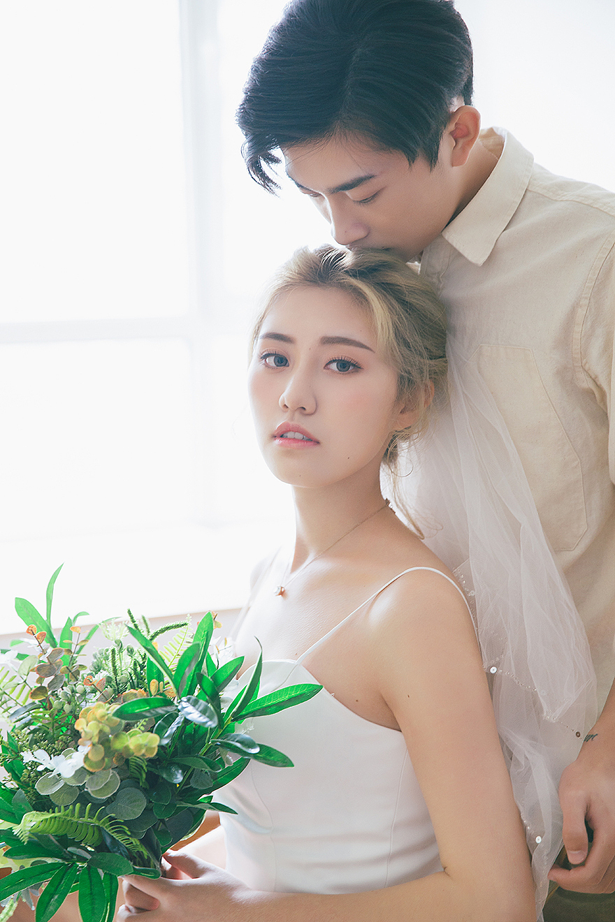 我想留下来陪你生活, 故事不要多 只要精彩就足够。