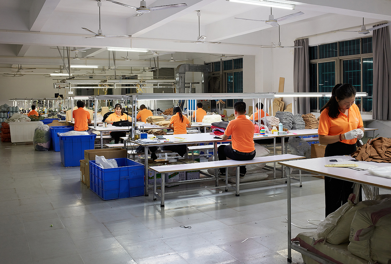 恒伊服饰工厂车间摄影 服装厂环境拍摄 东莞上门