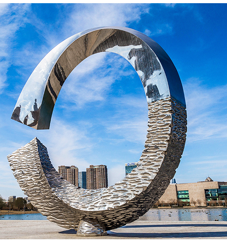 不锈钢水上月雕塑