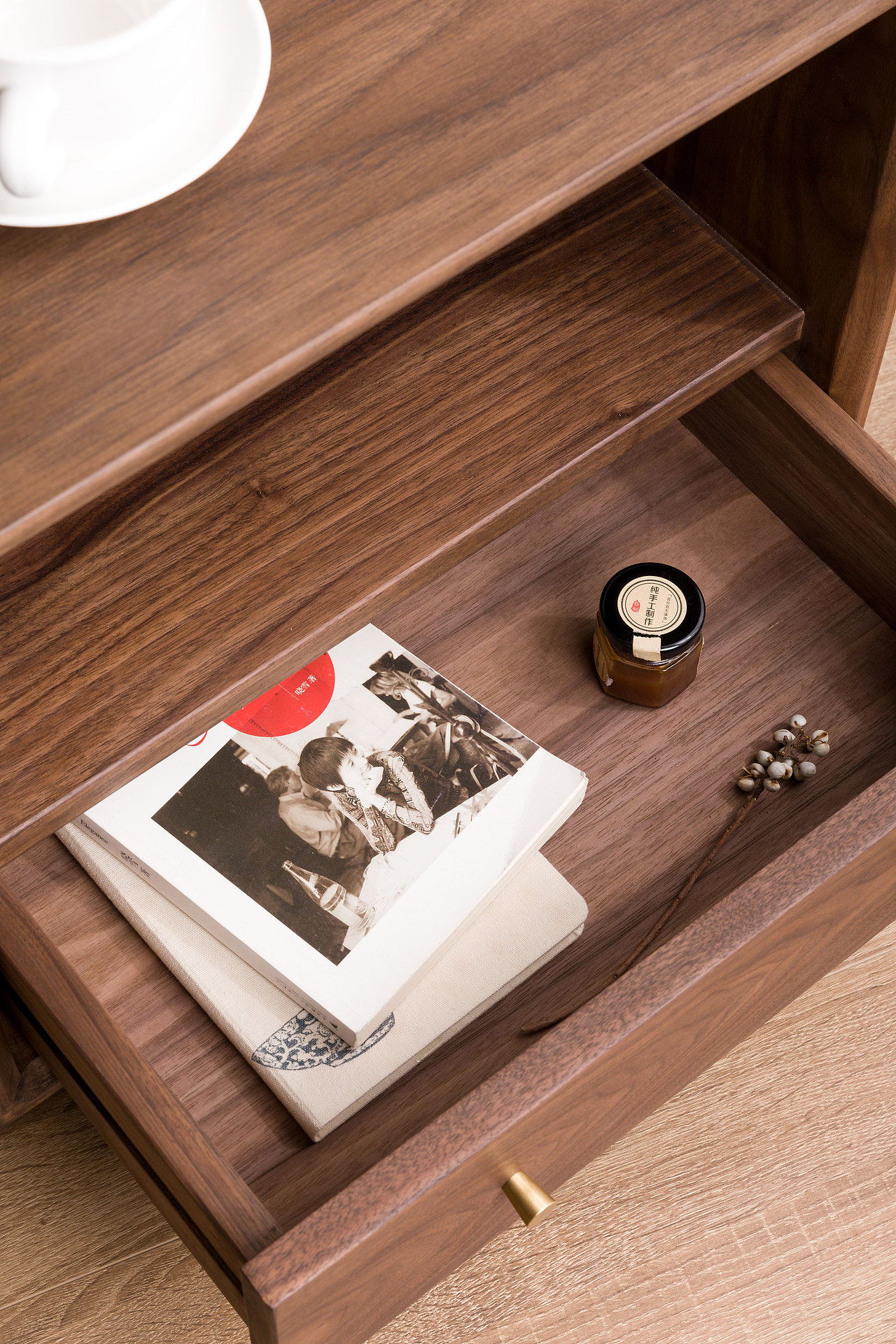 家居摄影-复古黑胡桃实木床头柜（图ZMjI1OTQ4MzMy） - 产品摄影 - 站酷设计师叶小魚原创素材 - 站酷ZCOOL