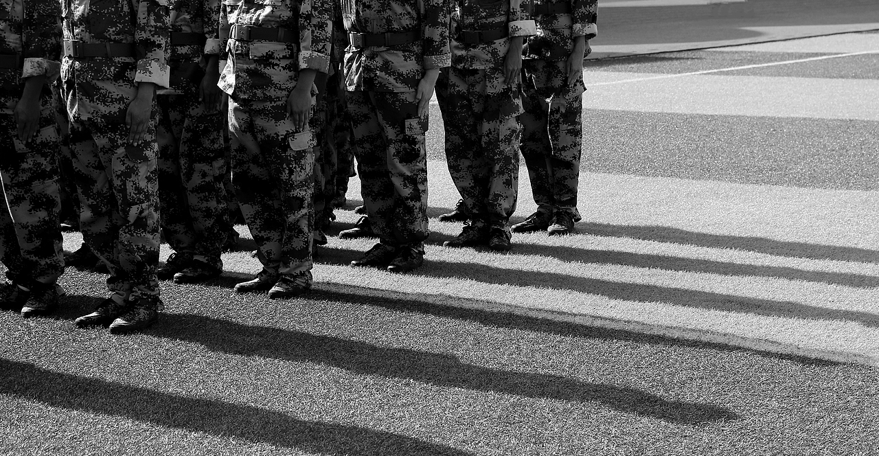 谁的青春没有难忘的军训（骄阳下的摄影）（图ZMTI0OTU5NzIw） - 人像摄影 - 站酷设计师莞尔ERXIAO原创素材 - 站酷ZCOOL