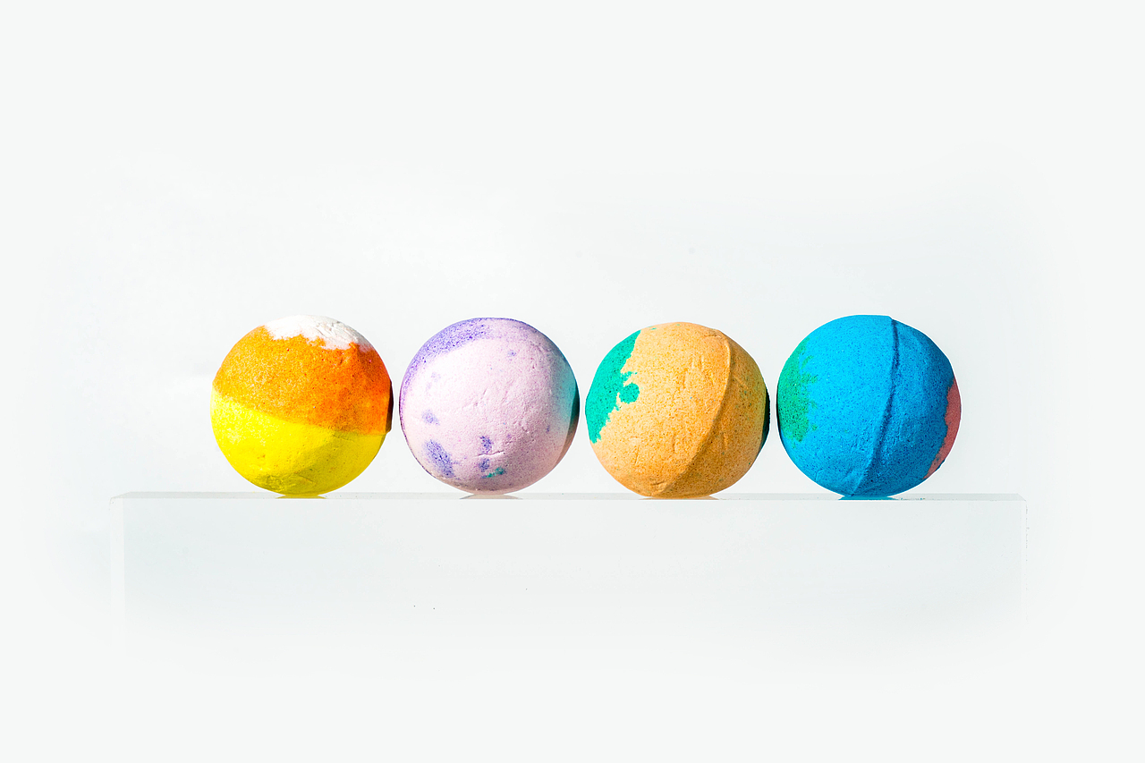 五彩缤纷#浴球静物产品摄影（图ZMjY0NDYzMTUy） - 产品摄影 - 站酷设计师UNDERJAN江下原创素材 - 站酷ZCOOL