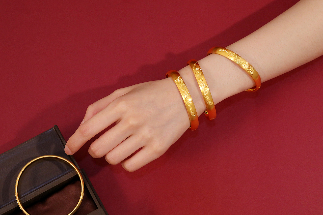 古法婚庆手镯佩戴（图ZMjQ3NTQyNzc2） - 宣传物料 - 站酷设计师吴葡萄原创素材 - 站酷ZCOOL