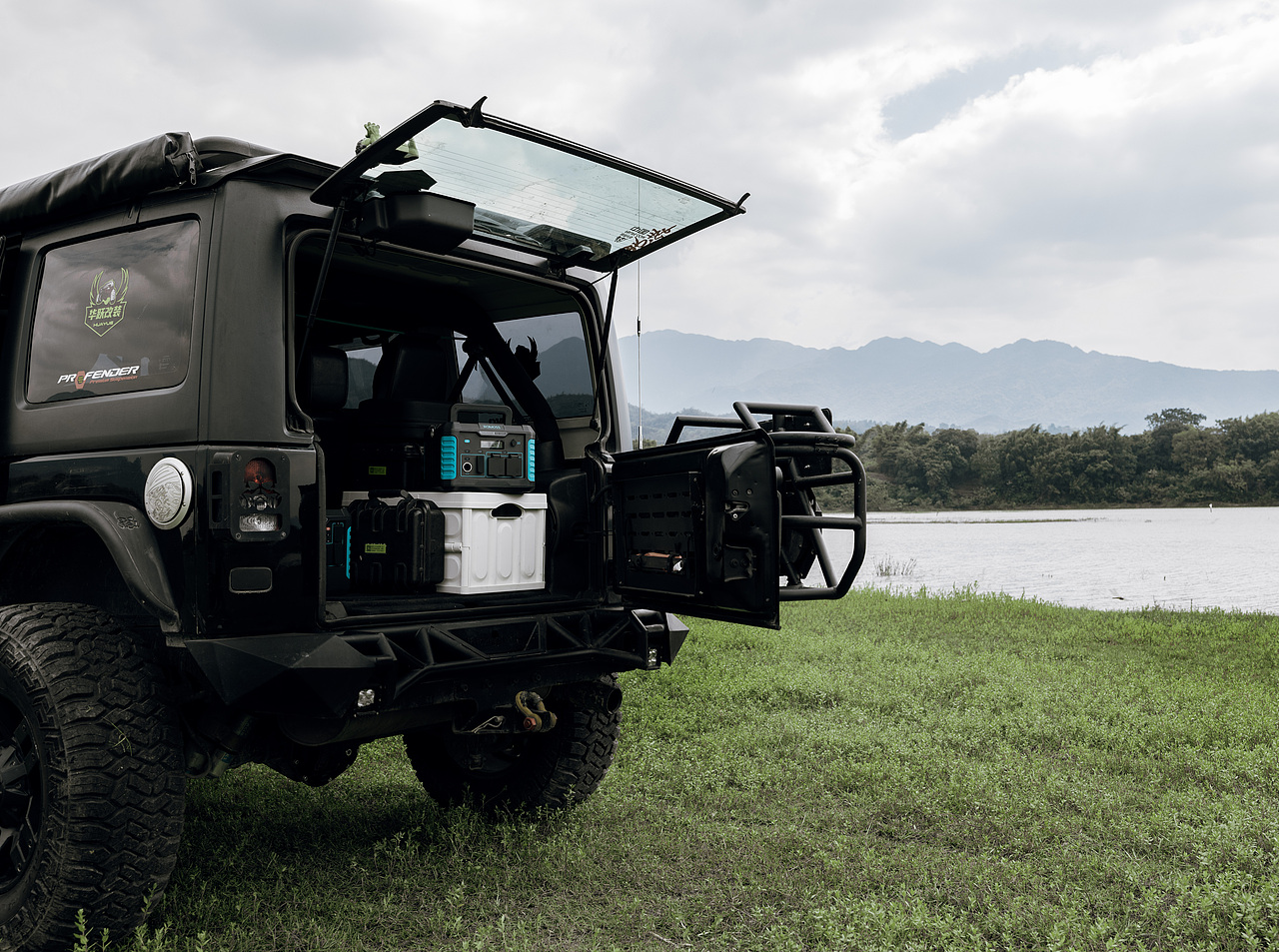 罗马仕雷霆系列 户外电源拍摄（图ZMzQ5NTI1ODI4） - 产品摄影 - 站酷设计师一森giegie原创素材 - 站酷ZCOOL