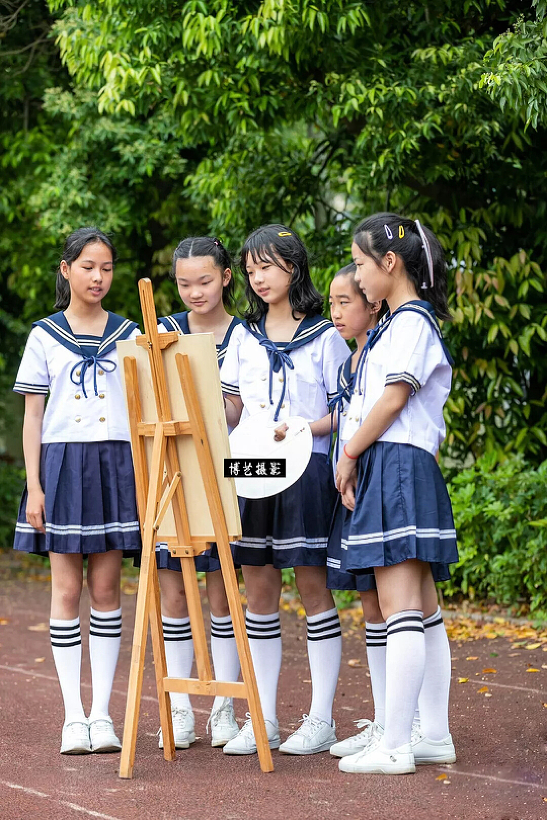 小学女生玩耍-蓝牛仔影像-中国原创广告影像素材
