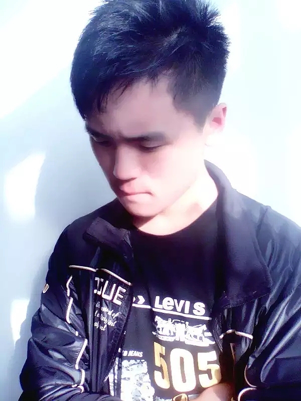 素描自画像（图ZOTk1MTgxMjA=） - 绘画 - 站酷设计师Restrained原创素材 - 站酷ZCOOL