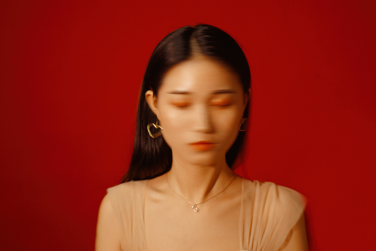 『如红，如寞』（图ZMTcxMTA5NTgw） - 人像摄影 - 站酷设计师黄一味原创素材 - 站酷ZCOOL
