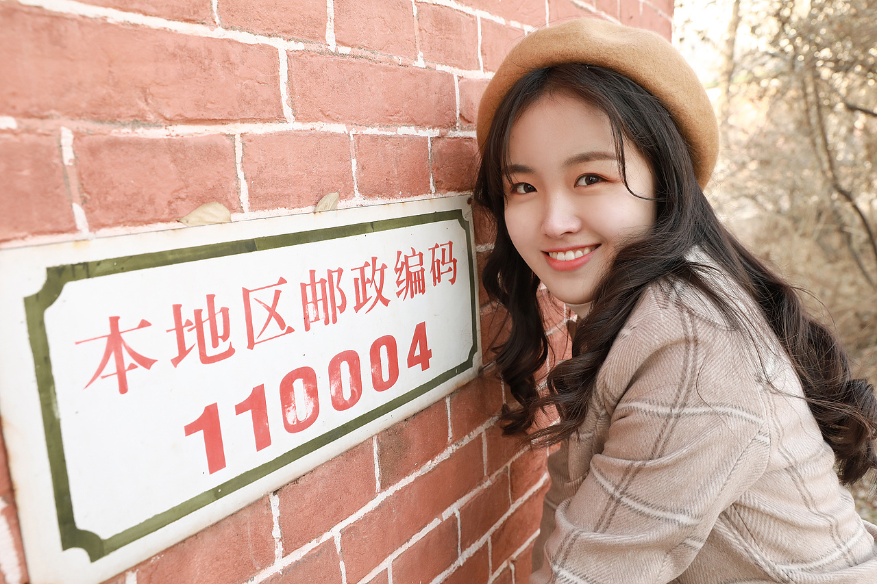 秋季校园少女冬日暖阳