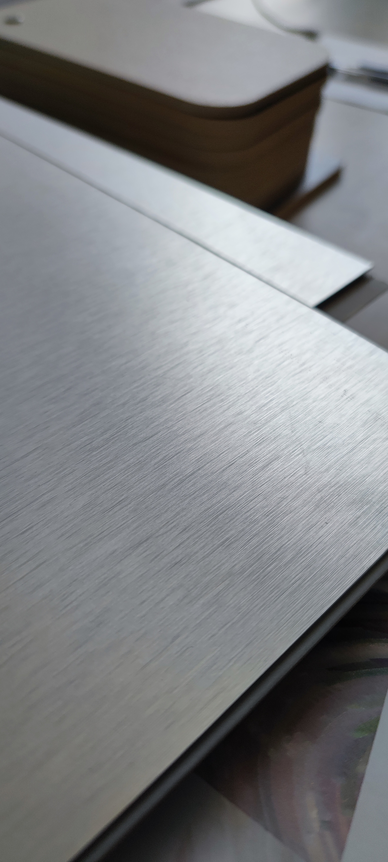 红珊兰为肯德基定制的拉丝银金属墙板