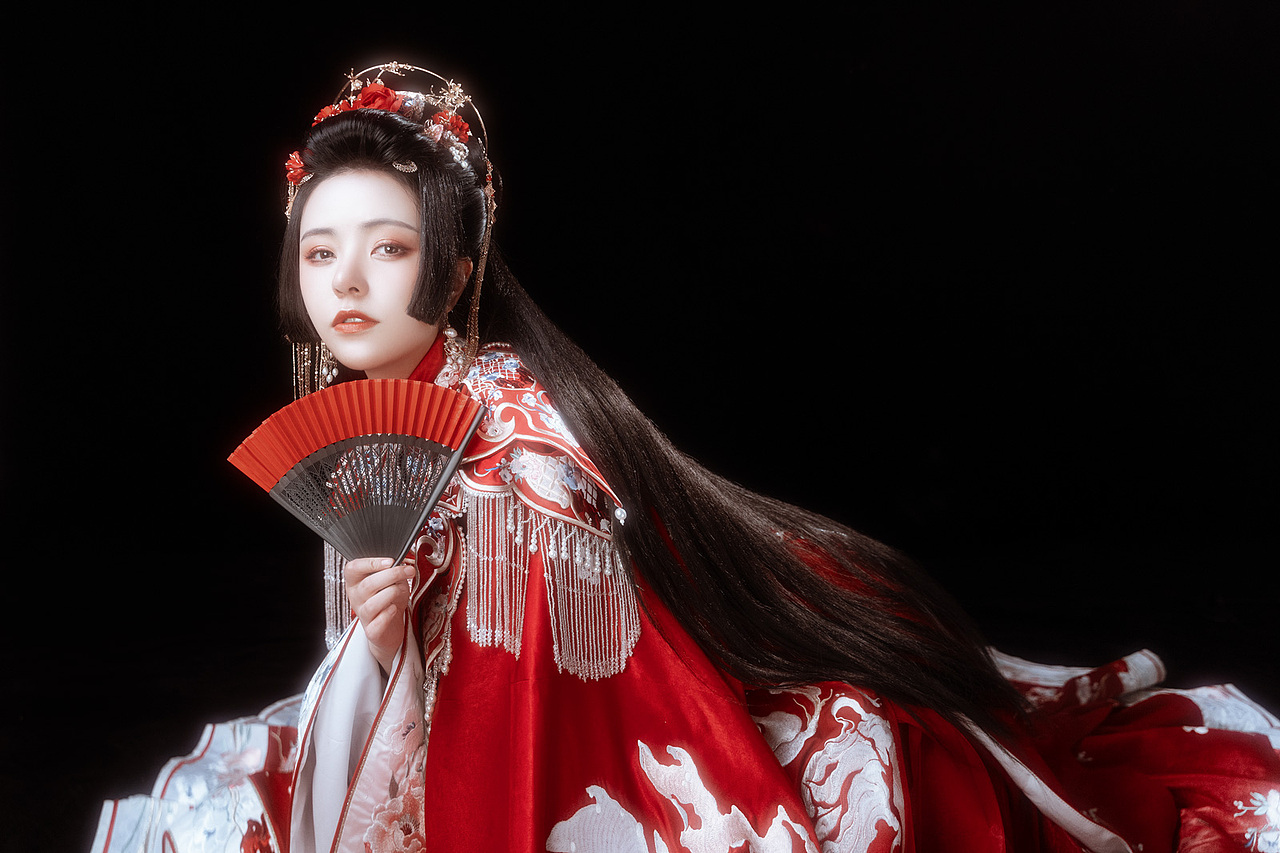 千秋无绝色,悦目是佳人