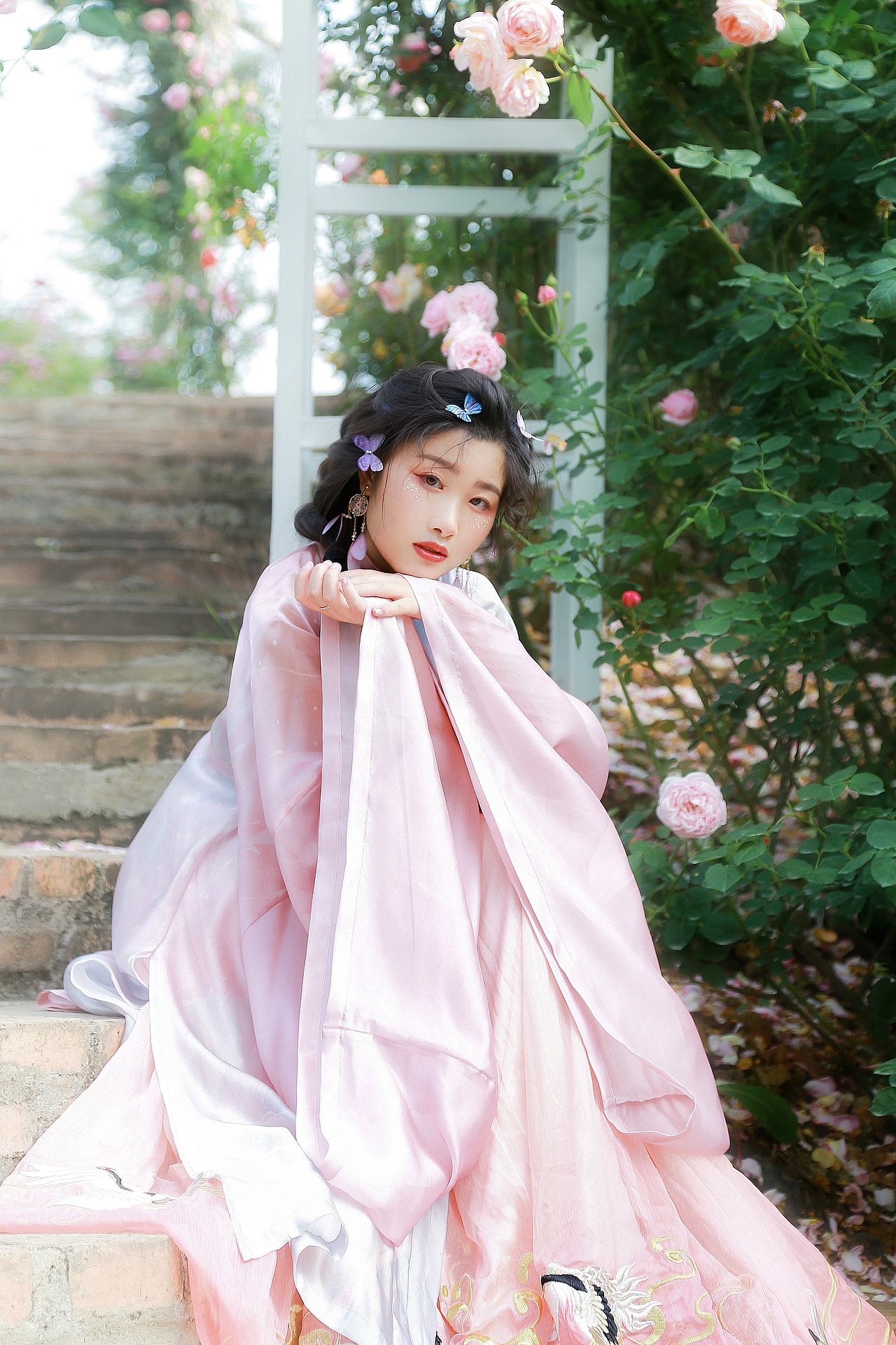 花与裙摆 人间五月（图ZMjU0NjYxNTky） - 人像摄影 - 站酷设计师卿念念念原创素材 - 站酷ZCOOL