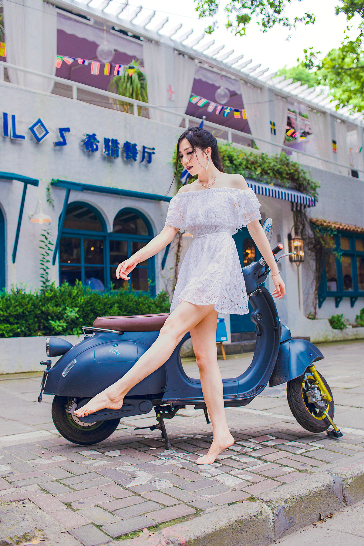 相逢不语,一朵芙蓉著秋雨