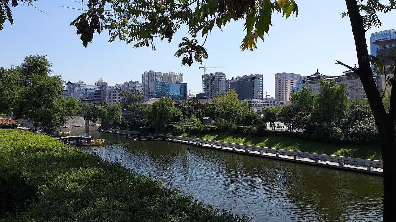 手机摄影《城墙下的风光》（图ZOTU4MDQ4MzI=） - 环境/建筑摄影 - 站酷设计师街尾熱吻原创素材 - 站酷ZCOOL