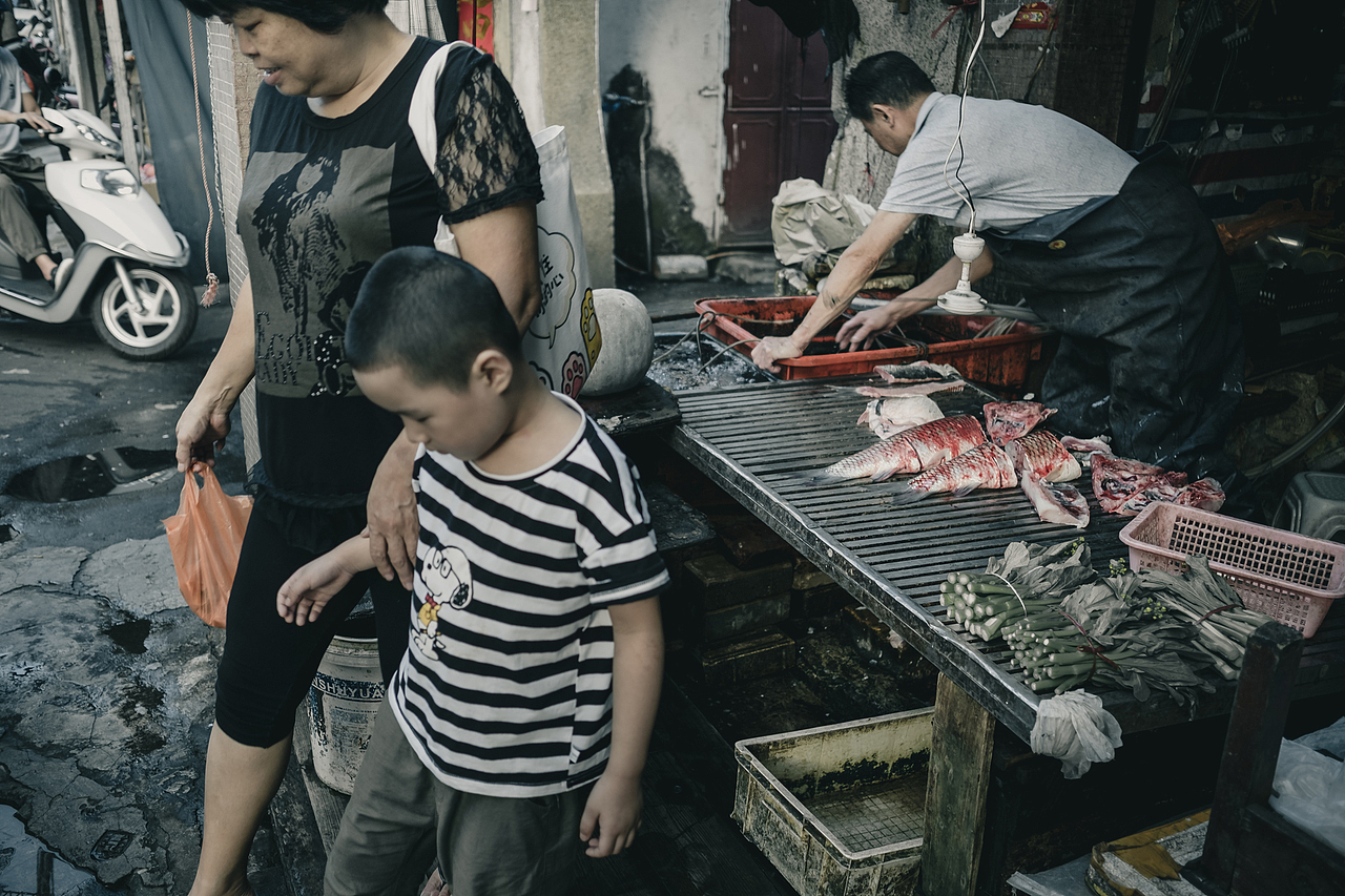 行走于市井（图ZMjM4ODAyODky） - 人文/纪实摄影 - 站酷设计师老炮叔叔原创素材 - 站酷ZCOOL