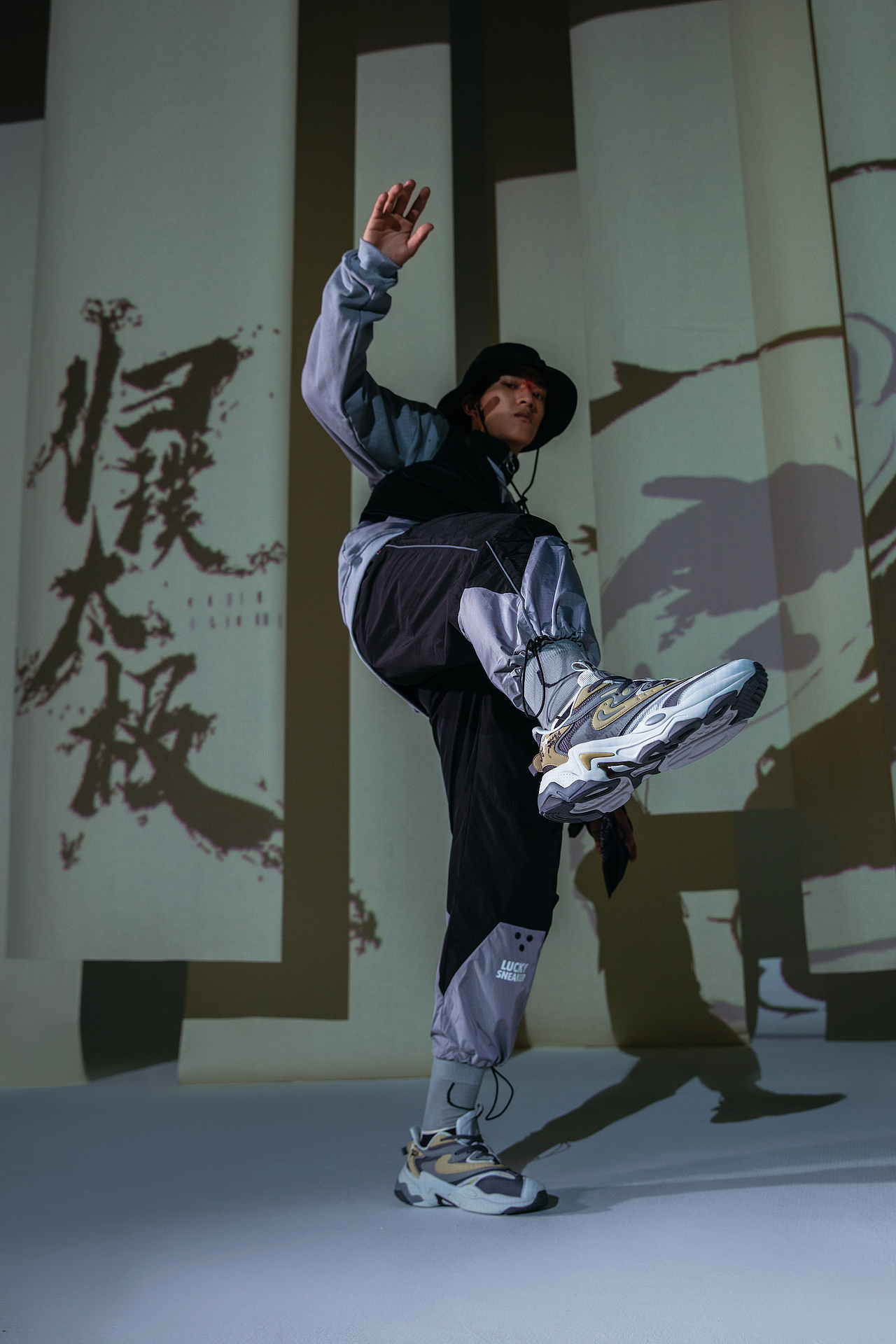 鸿星尔克浔系列摄影（未修）（图ZMjg3NTg5OTI4） - 时尚/艺术摄影 - 站酷设计师四方上下鞋服摄影原创素材 - 站酷ZCOOL