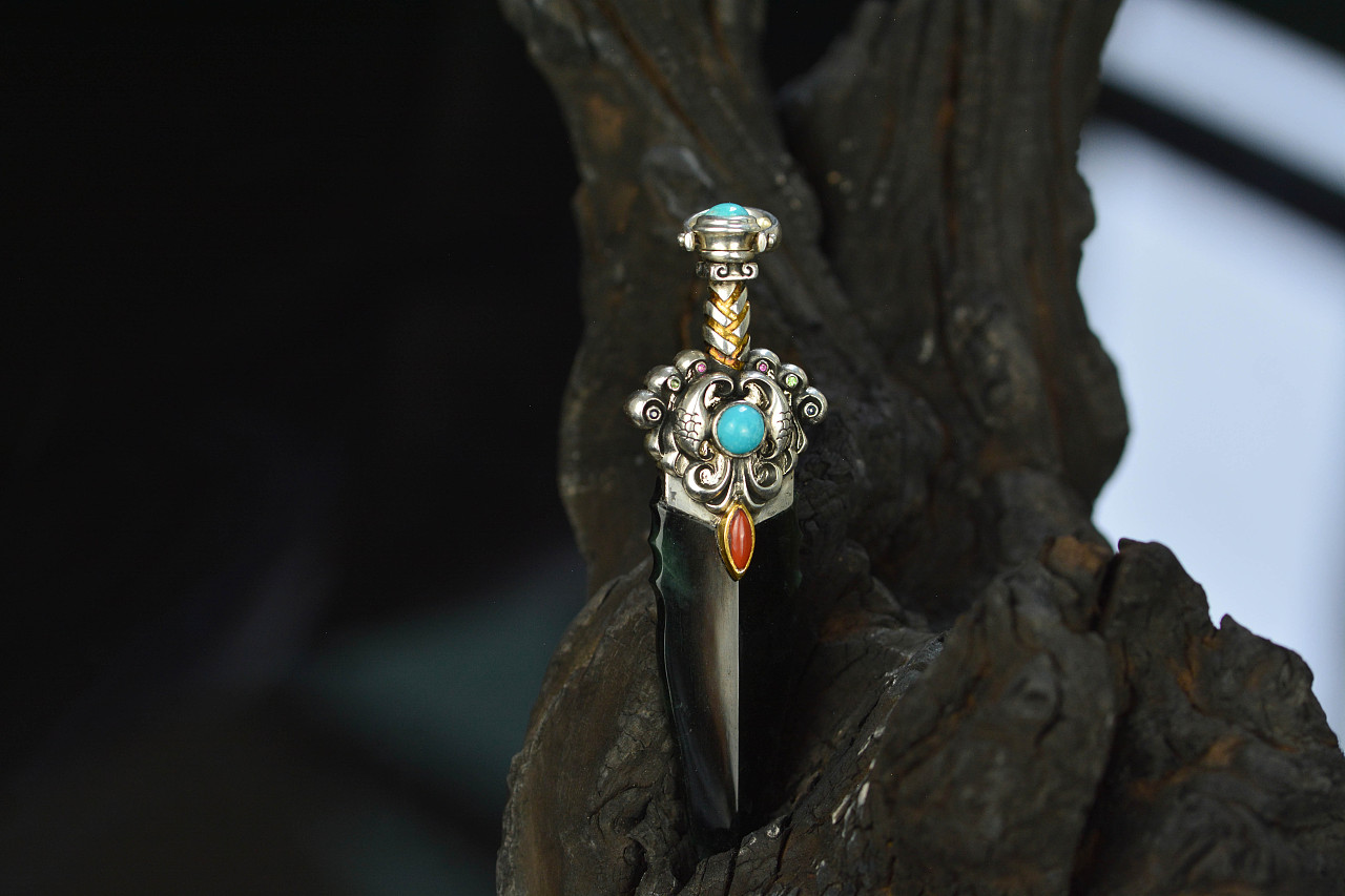 设计师作品|翡翠莫邪剑吊坠