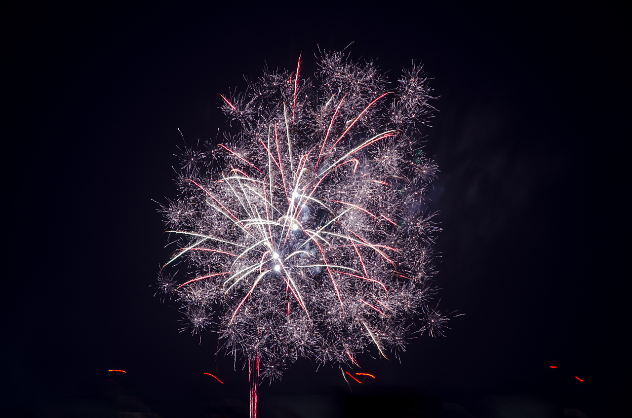颜色不一样的烟火